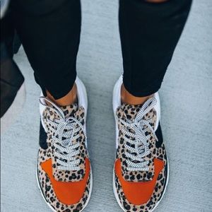 Vici collection sneakers size 7